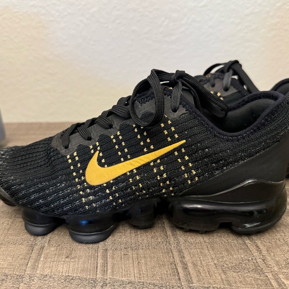 Nike Other - Nike Vapormax Youth Size 4 excellent condition